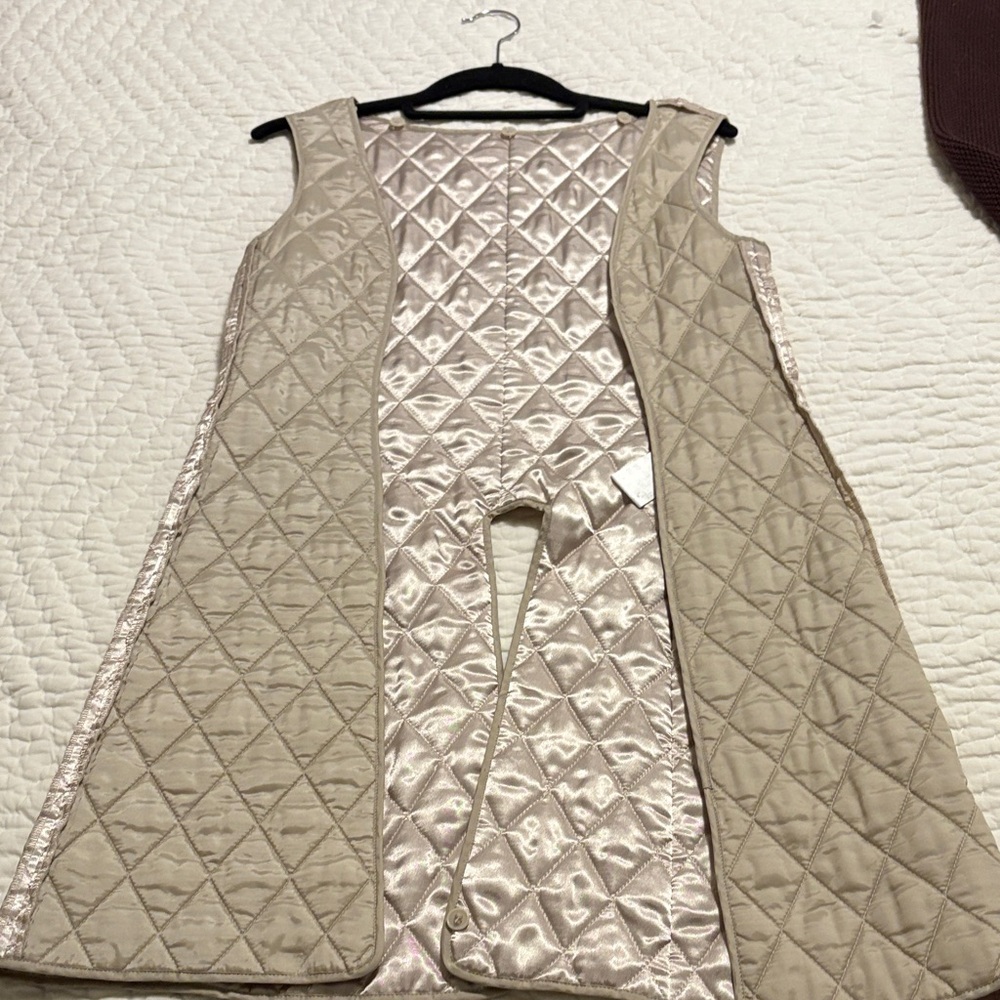 Classic Beige Trench Coat - Picture 6 of 8